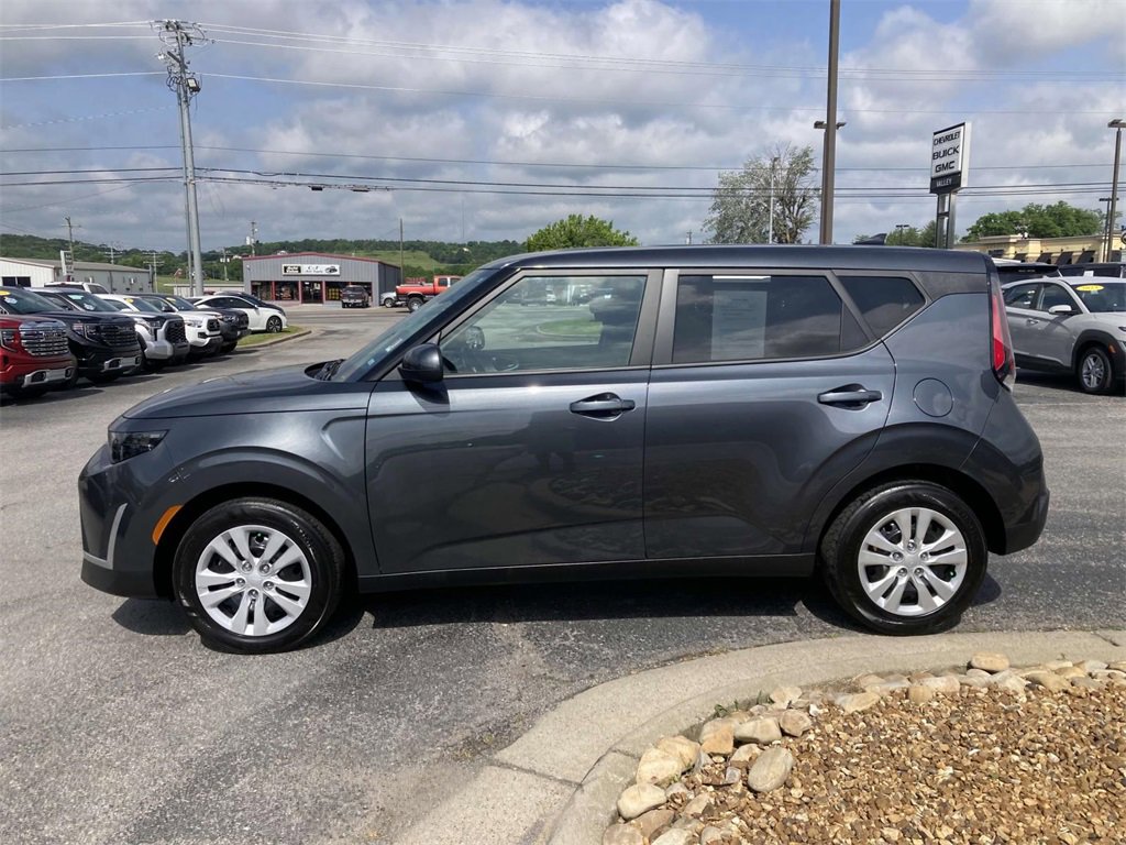 Used 2023 Kia Soul LX image 7