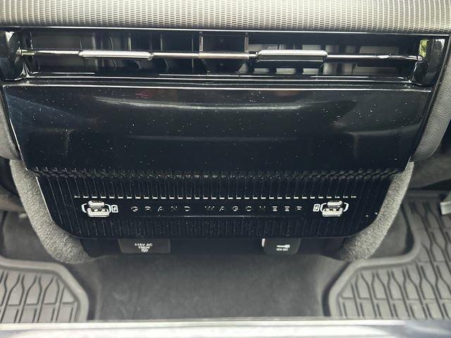 Used 2025 Jeep Grand Wagoneer Series III w/ Rear Seat Video Group 1 AWD/4WD image 22