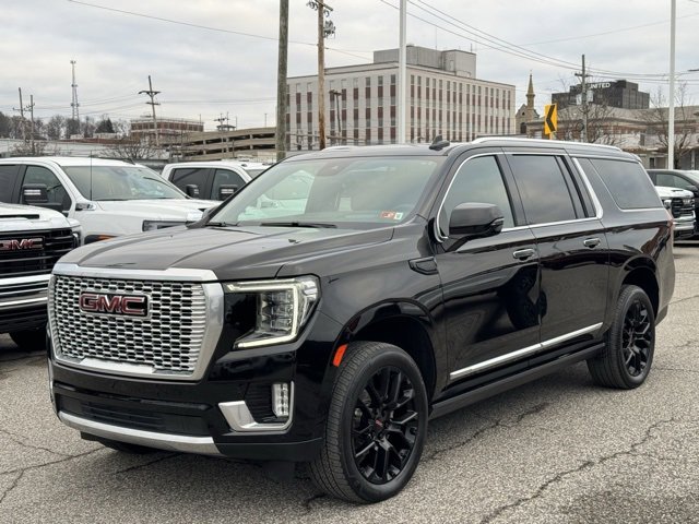 Used 2023 GMC Yukon XL Denali w/ Max Trailering Package image 1