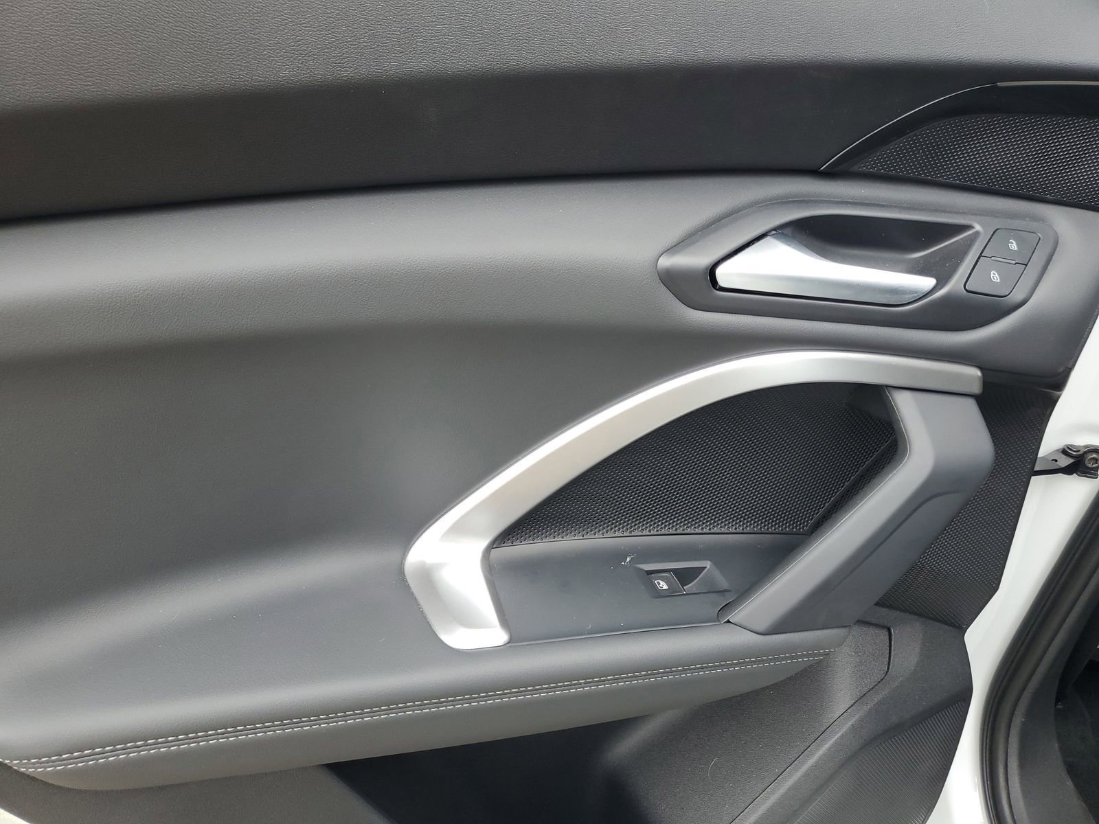 Used 2025 Audi Q5 Premium w/ Convenience Package image 17