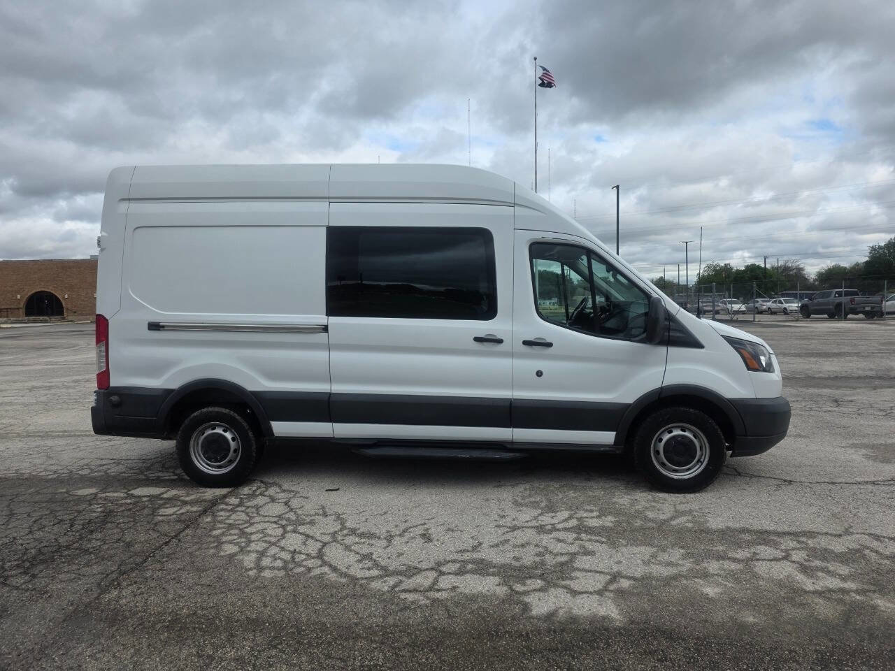 Used 2017 Ford Transit 250 148 High Roof RWD image 3