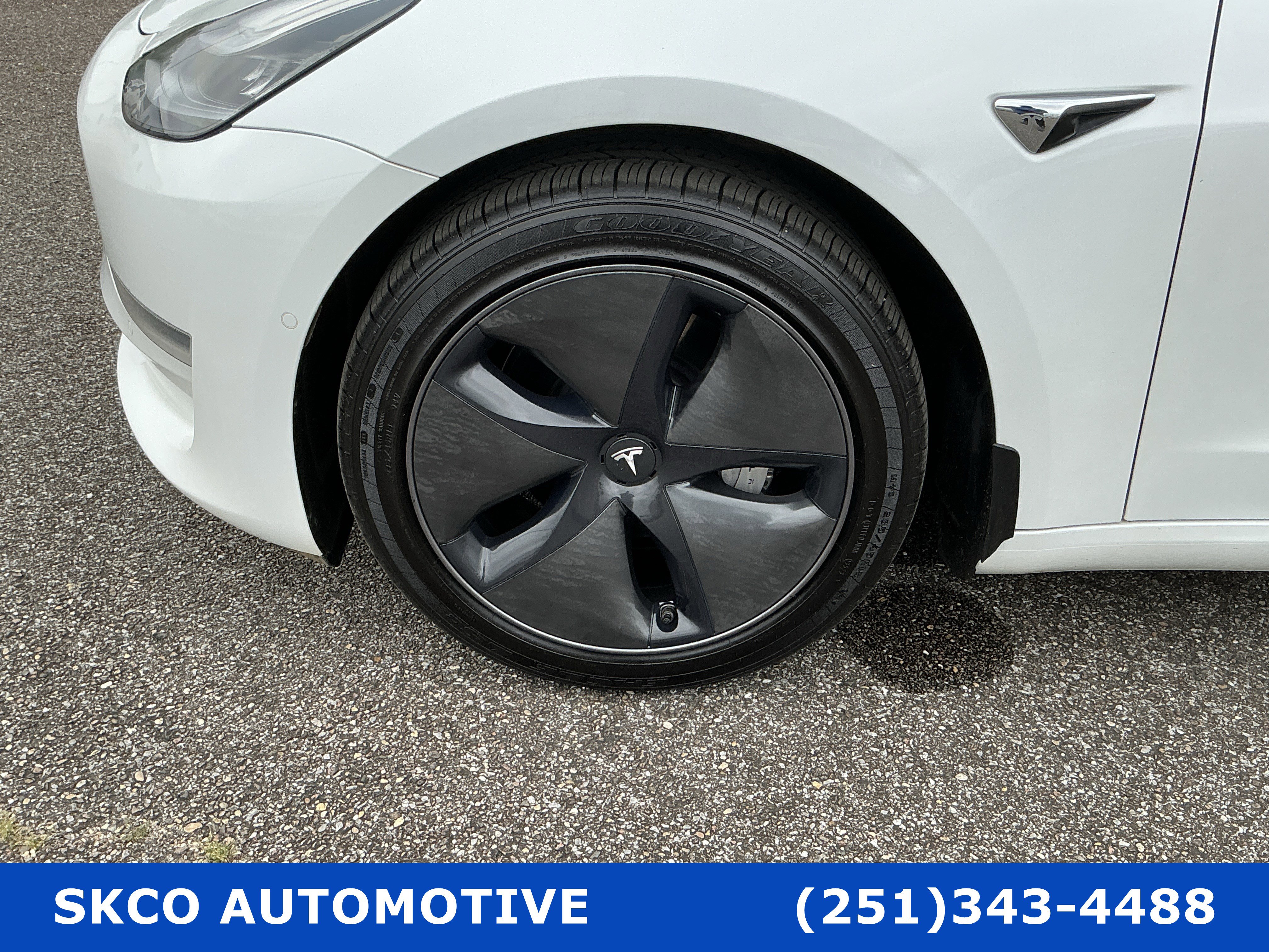 Used 2020 Tesla Model 3 Standard Range image 9