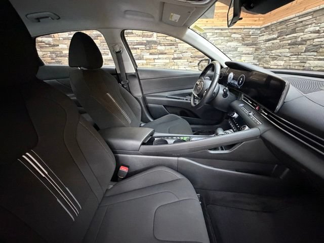 Used 2023 Hyundai Elantra SEL w/ Convenience Package FWD image 16