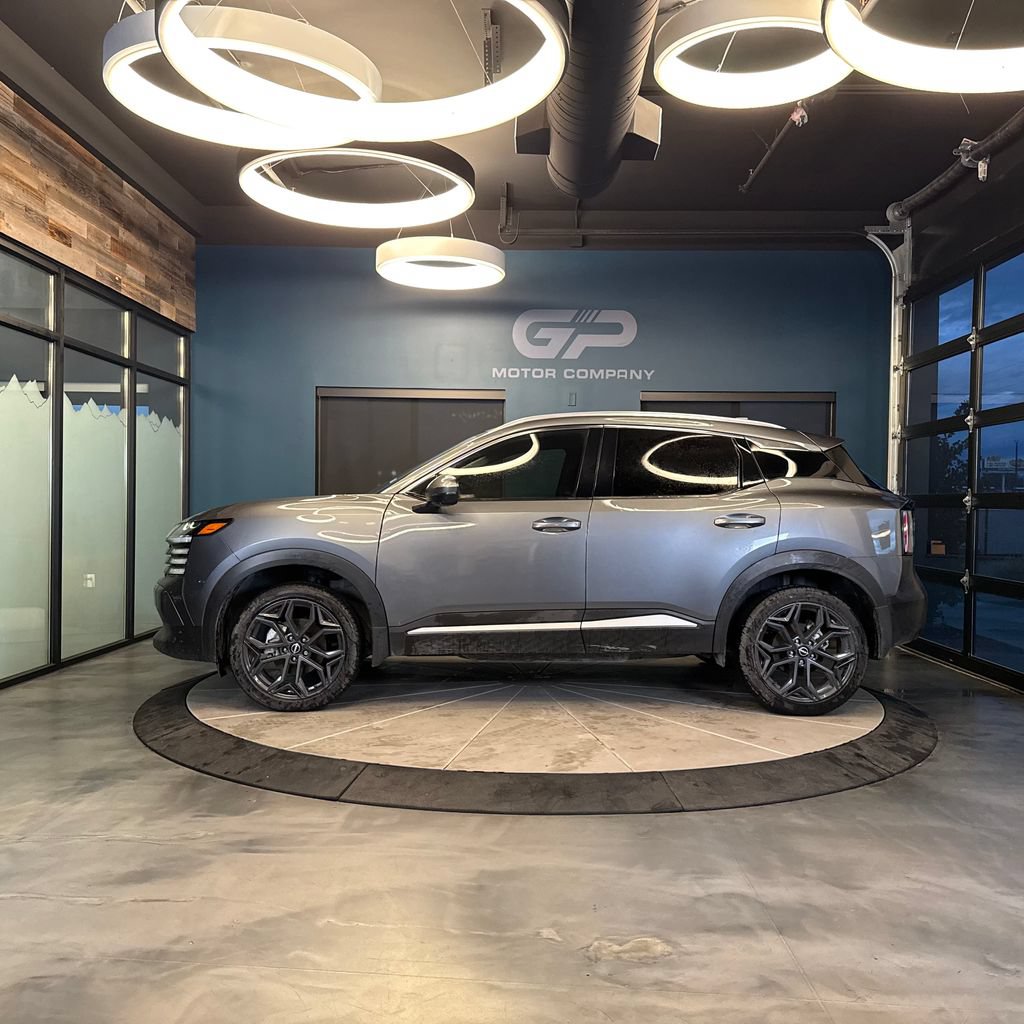 Used 2025 Nissan Kicks SR FWD image 6