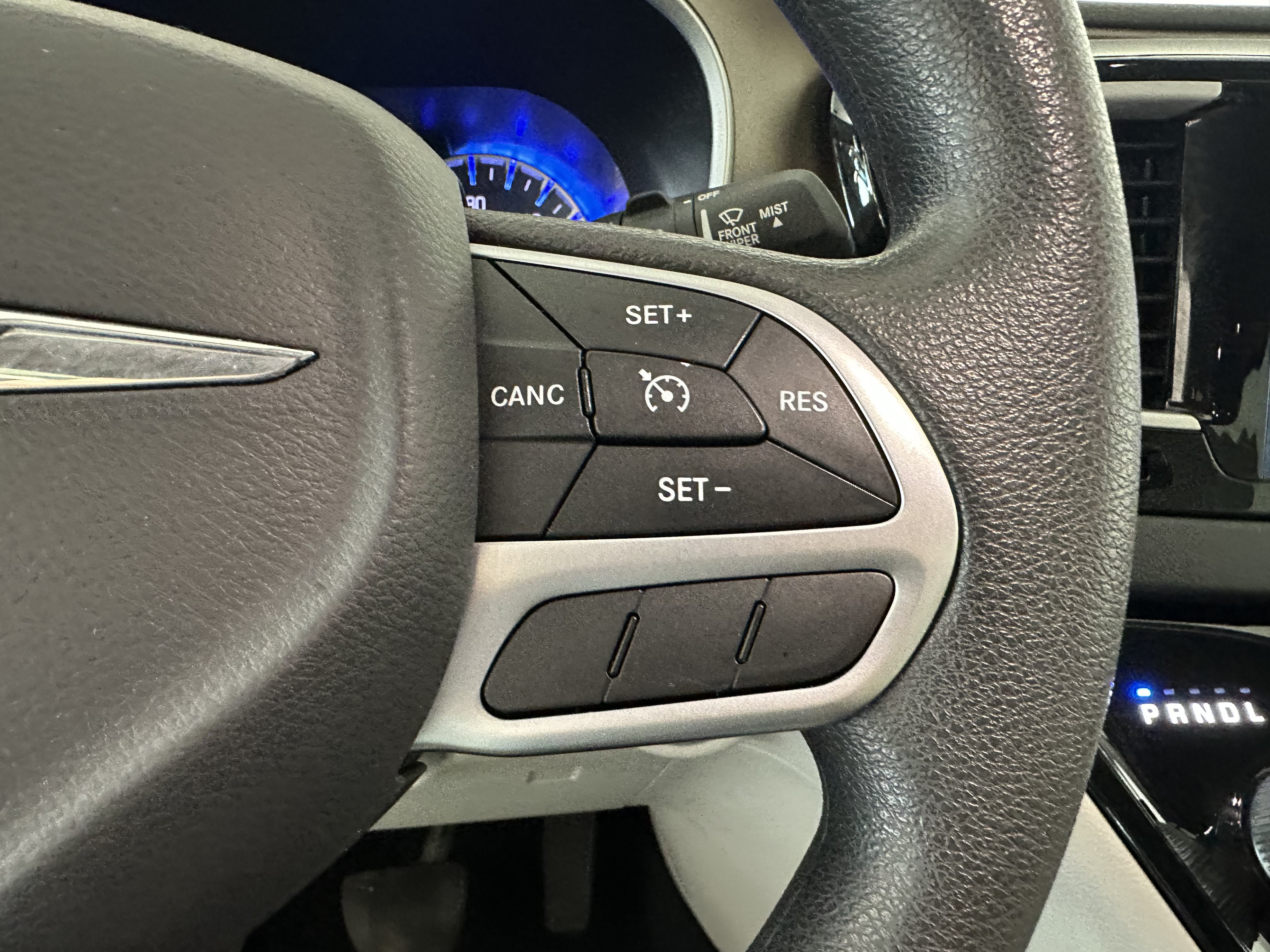 Used 2017 Chrysler Pacifica Touring w/ Tire & Wheel Group FWD image 16