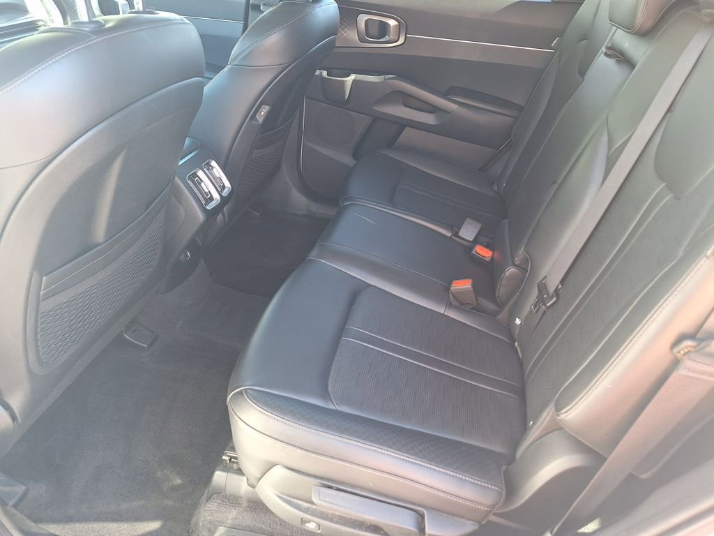Used 2024 Kia Sorento S image 11