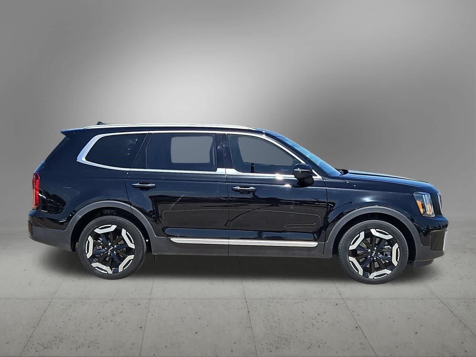 Used 2024 Kia Telluride S FWD image 7