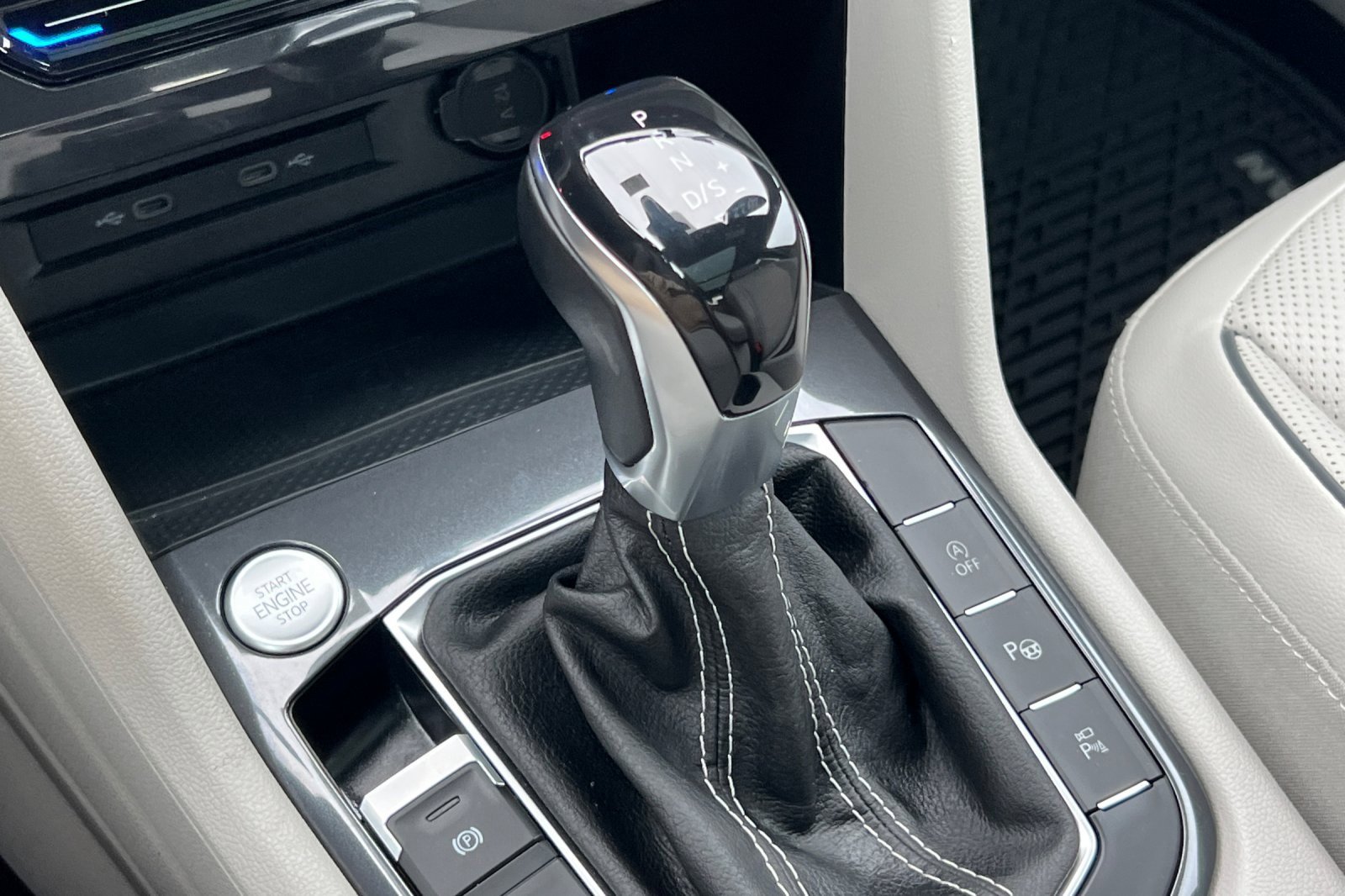 Used 2022 Volkswagen Tiguan SEL R-Line image 22