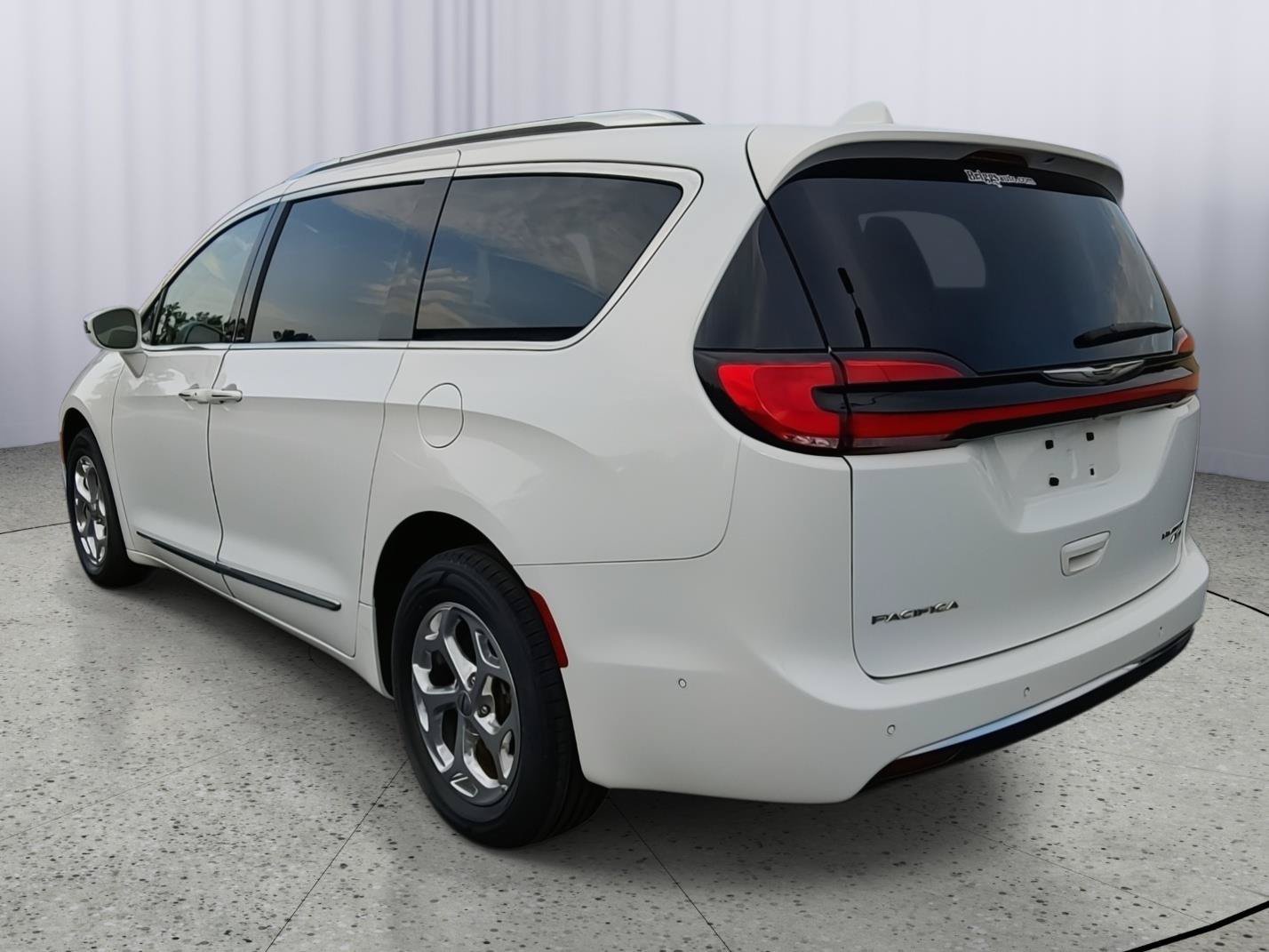 Used 2021 Chrysler Pacifica Limited w/ Premium & Safety Sphere Group AWD/4WD image 9