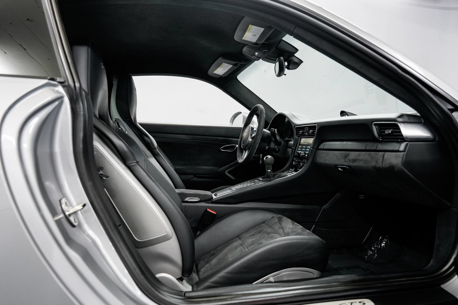 Used 2015 Porsche 911 Carrera GTS RWD image 29