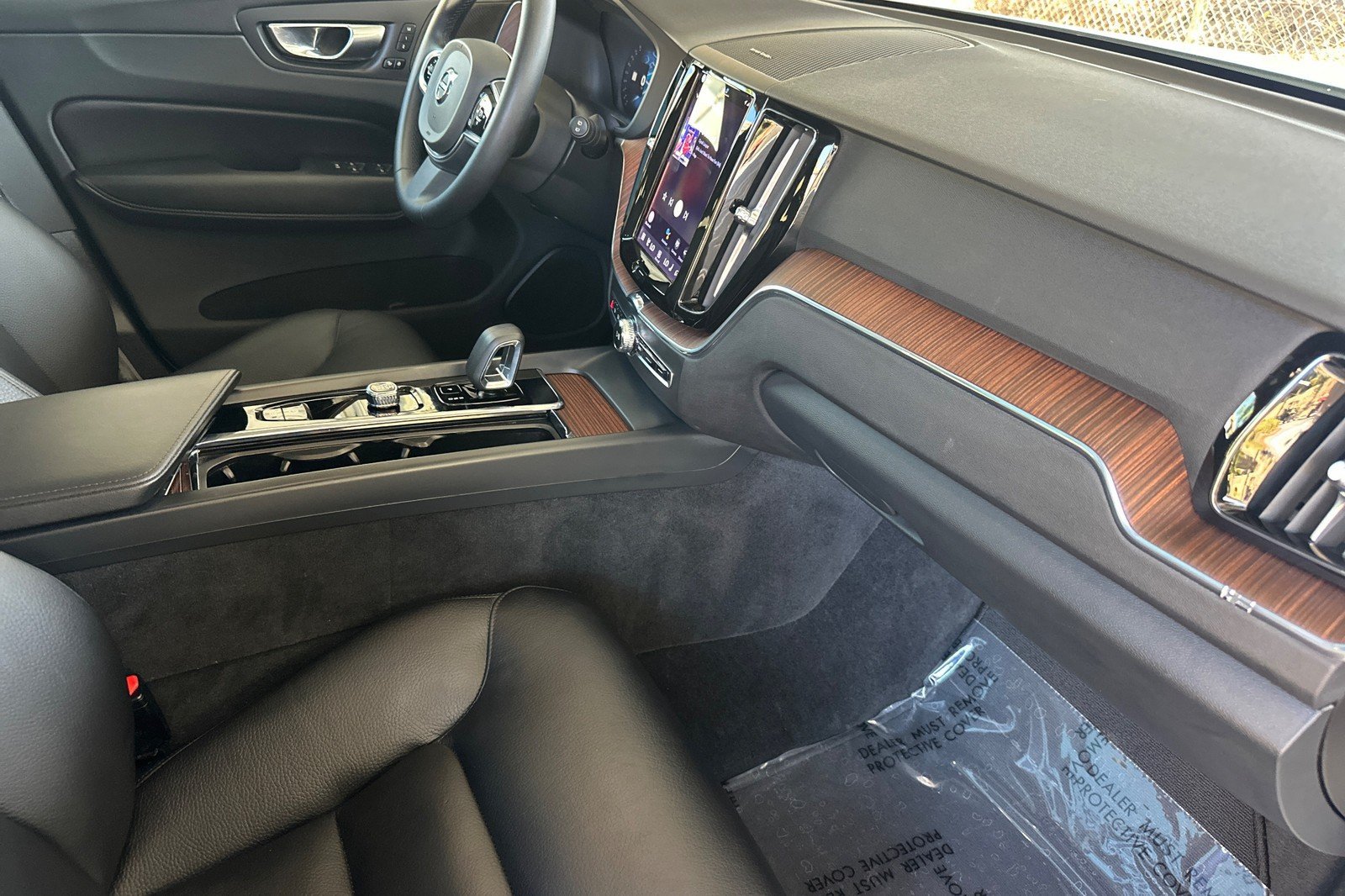 Certified 2023 Volvo XC60 T8 Plus AWD/4WD image 16