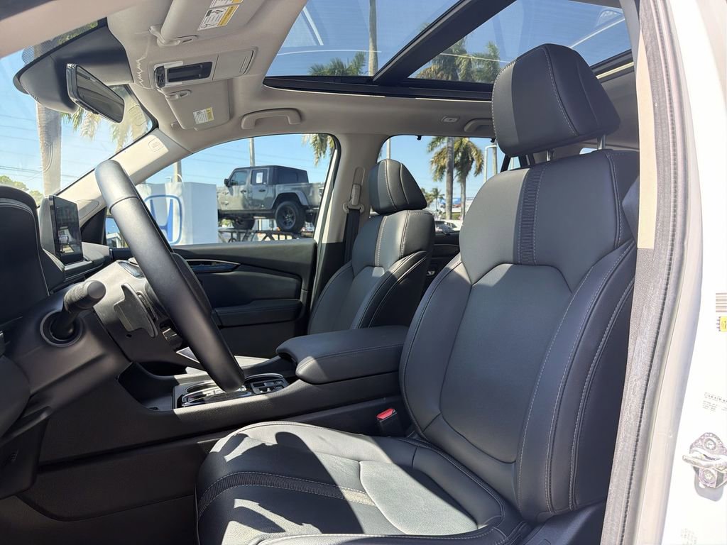 Used 2023 Honda Pilot Elite image 6