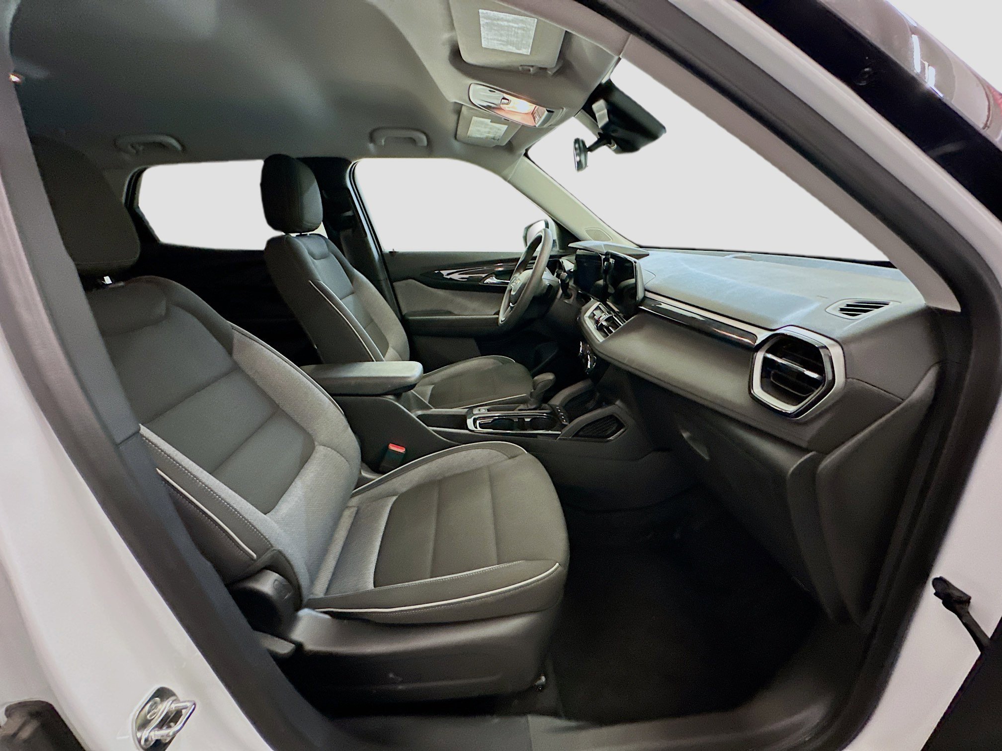 Used 2025 Chevrolet TrailBlazer LT image 32