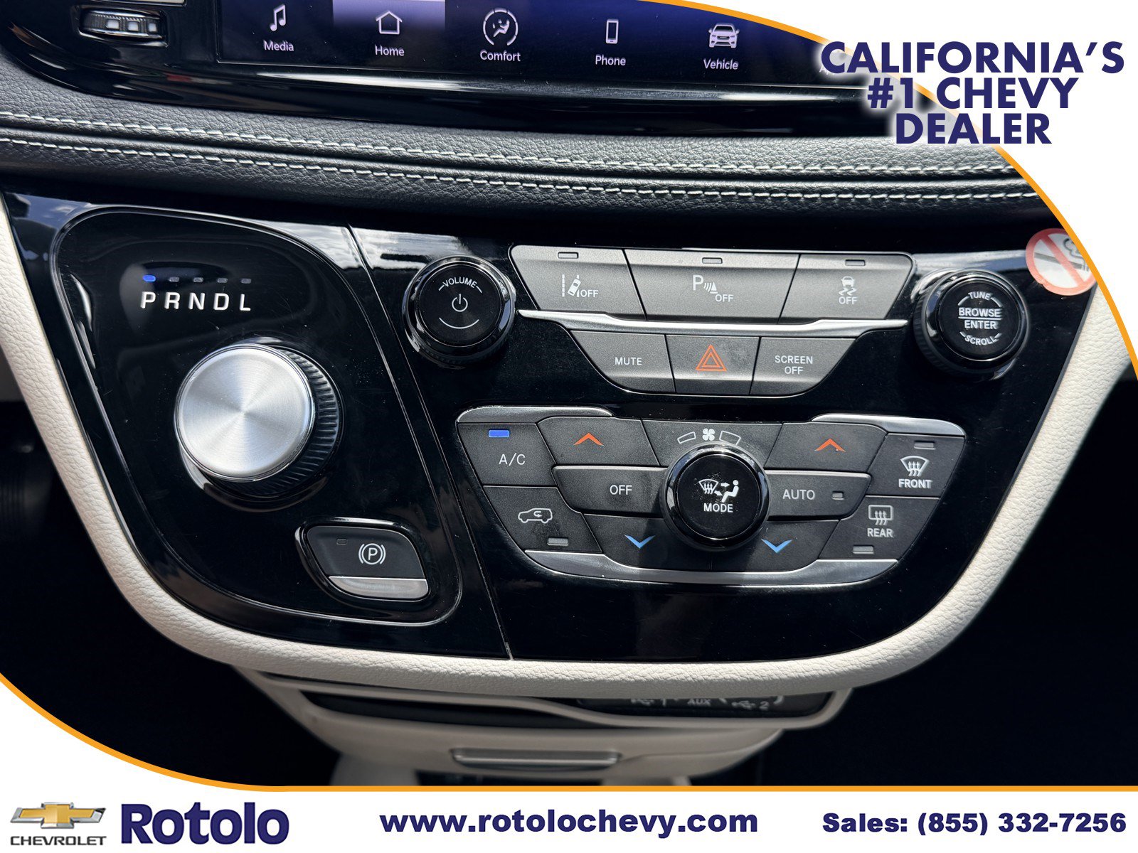 Used 2023 Chrysler Pacifica Touring-L FWD image 25