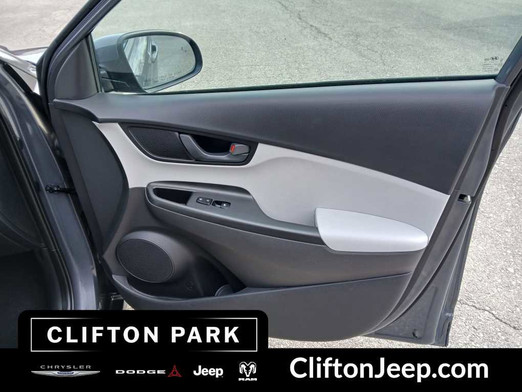 Used 2023 Hyundai Kona SEL image 14