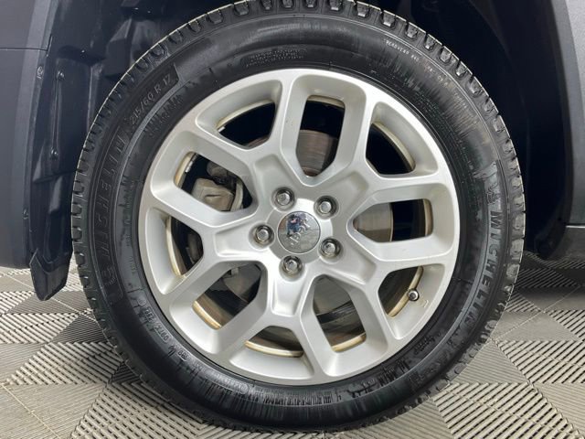 Used 2017 Jeep Renegade Latitude w/ Safety & Security Group image 10