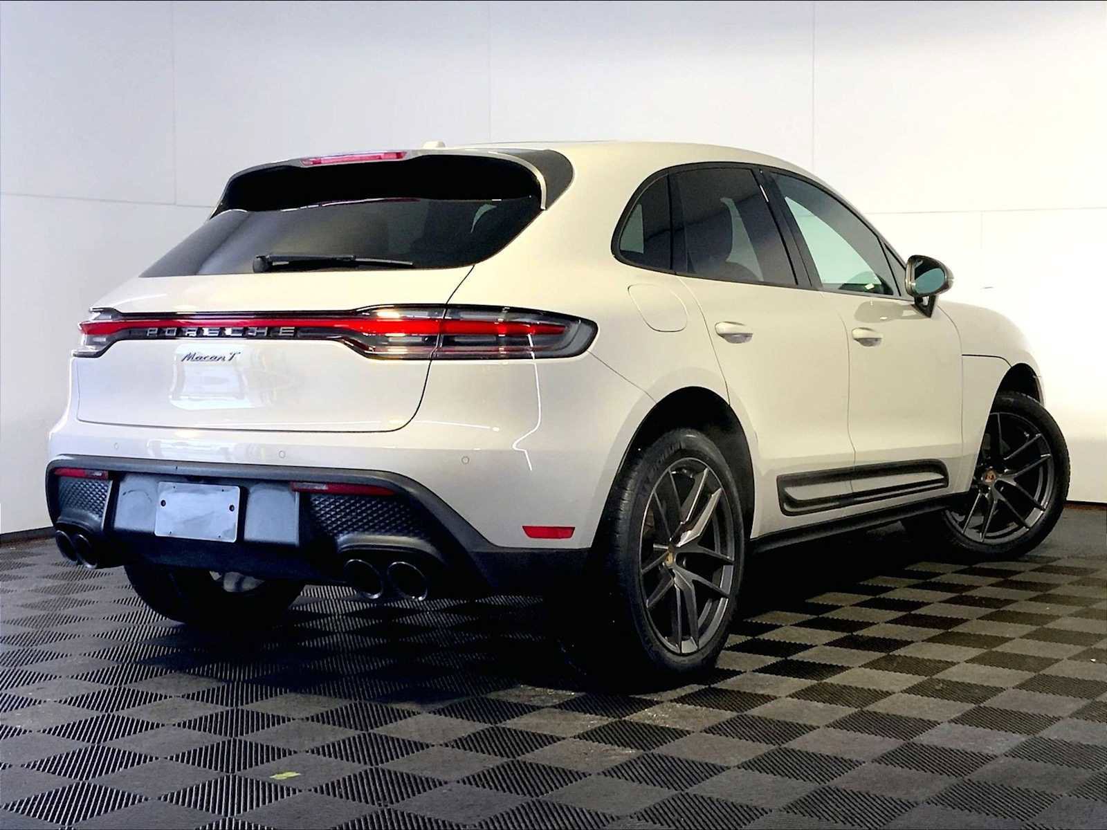 Certified 2023 Porsche Macan Turbo image 7