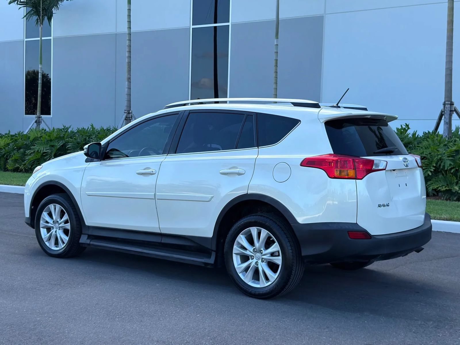 Used 2013 Toyota RAV4 Limited FWD image 5