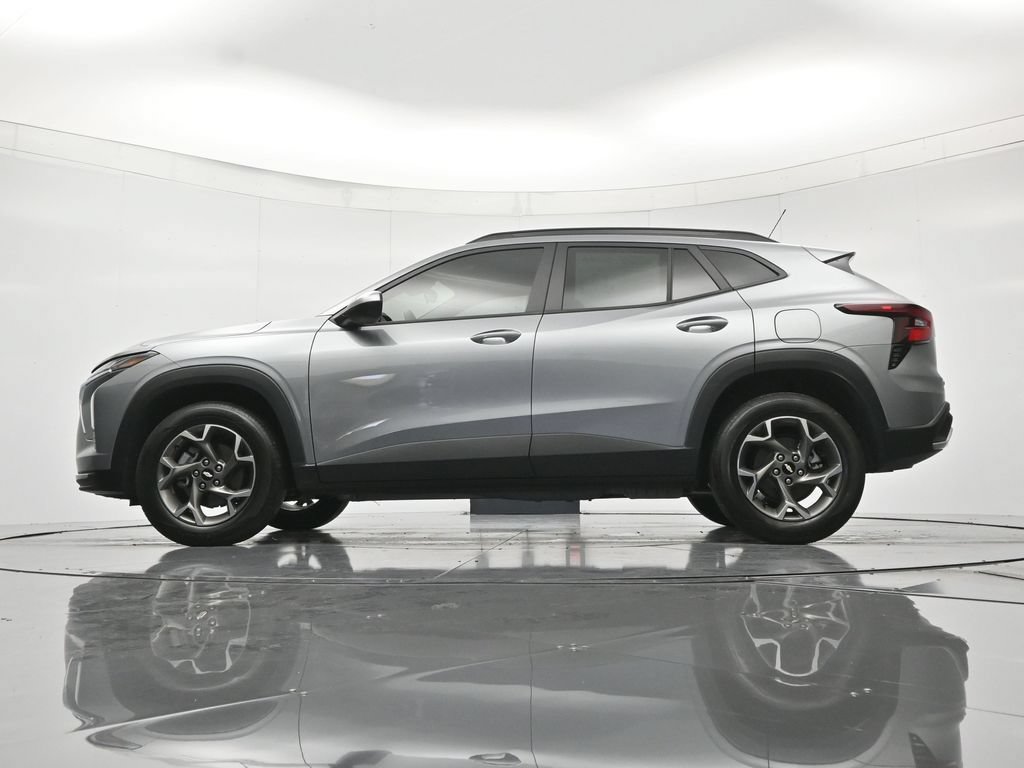 Certified 2025 Chevrolet Trax LT FWD image 43