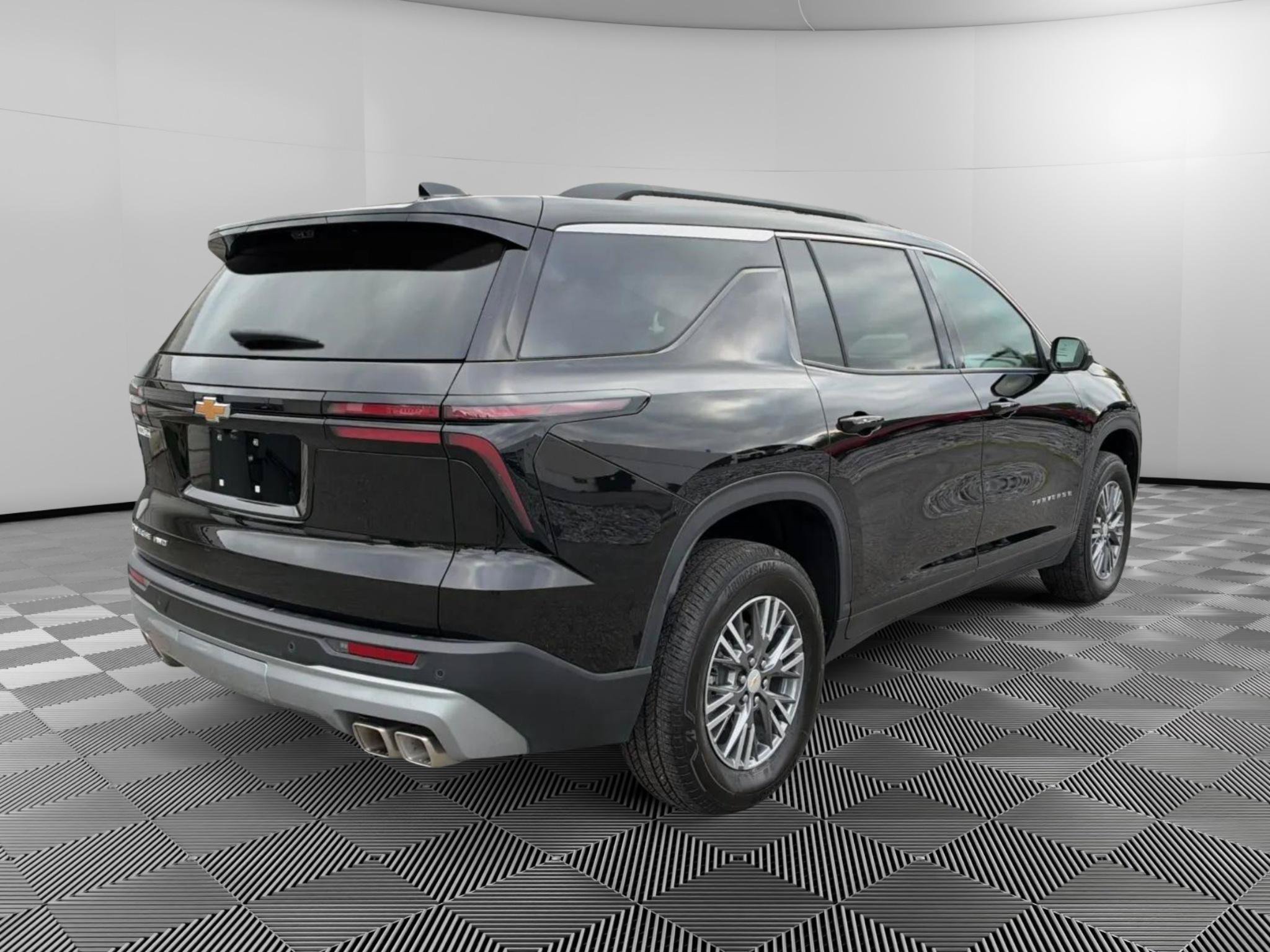 Used 2026 Chevrolet Traverse LT w/ Driver Confidence Package AWD/4WD image 4