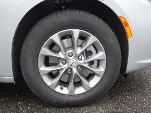 New 2026 Chrysler Pacifica Select AWD/4WD image 13