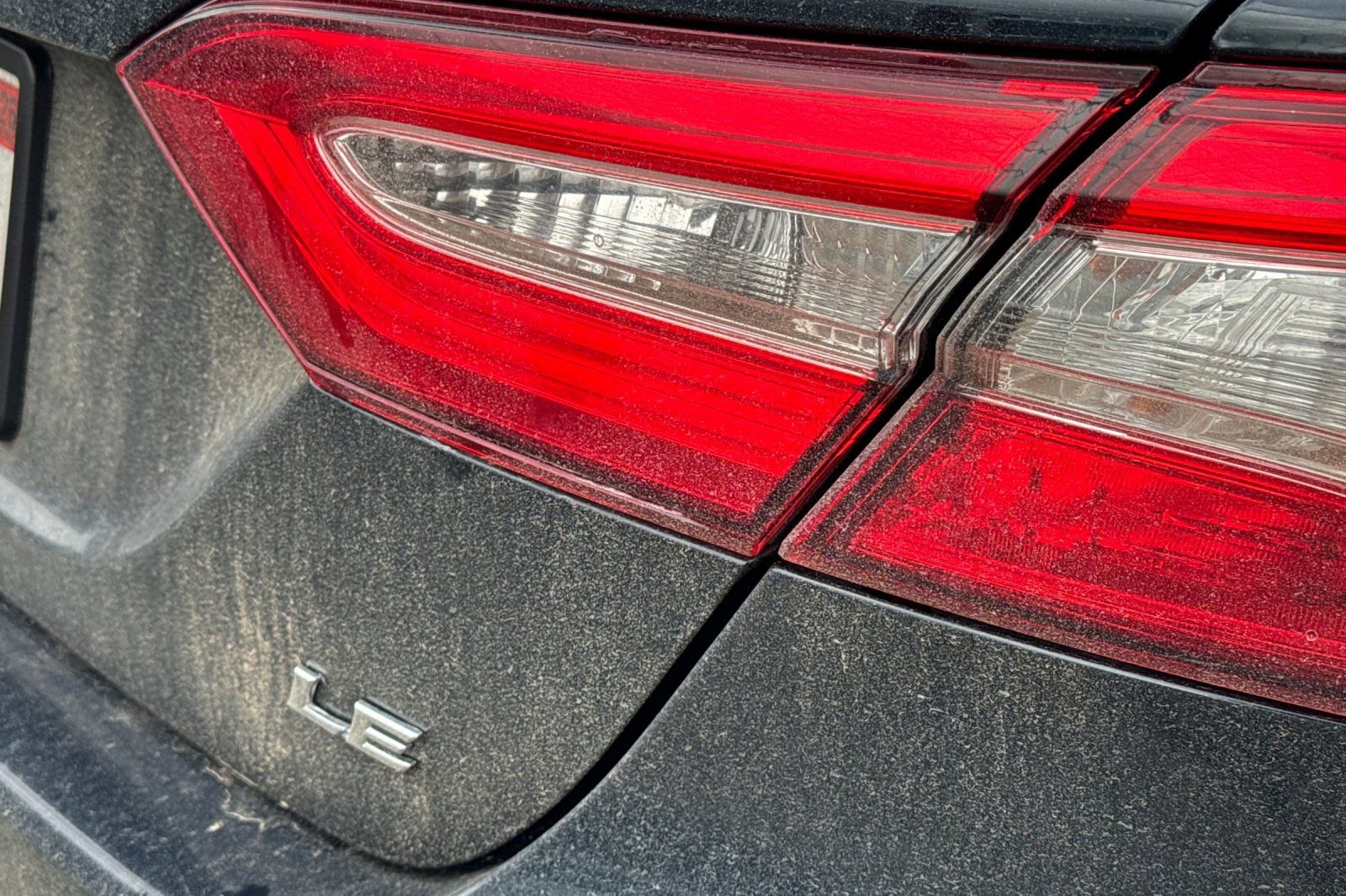 Used 2018 Toyota Camry LE FWD image 7