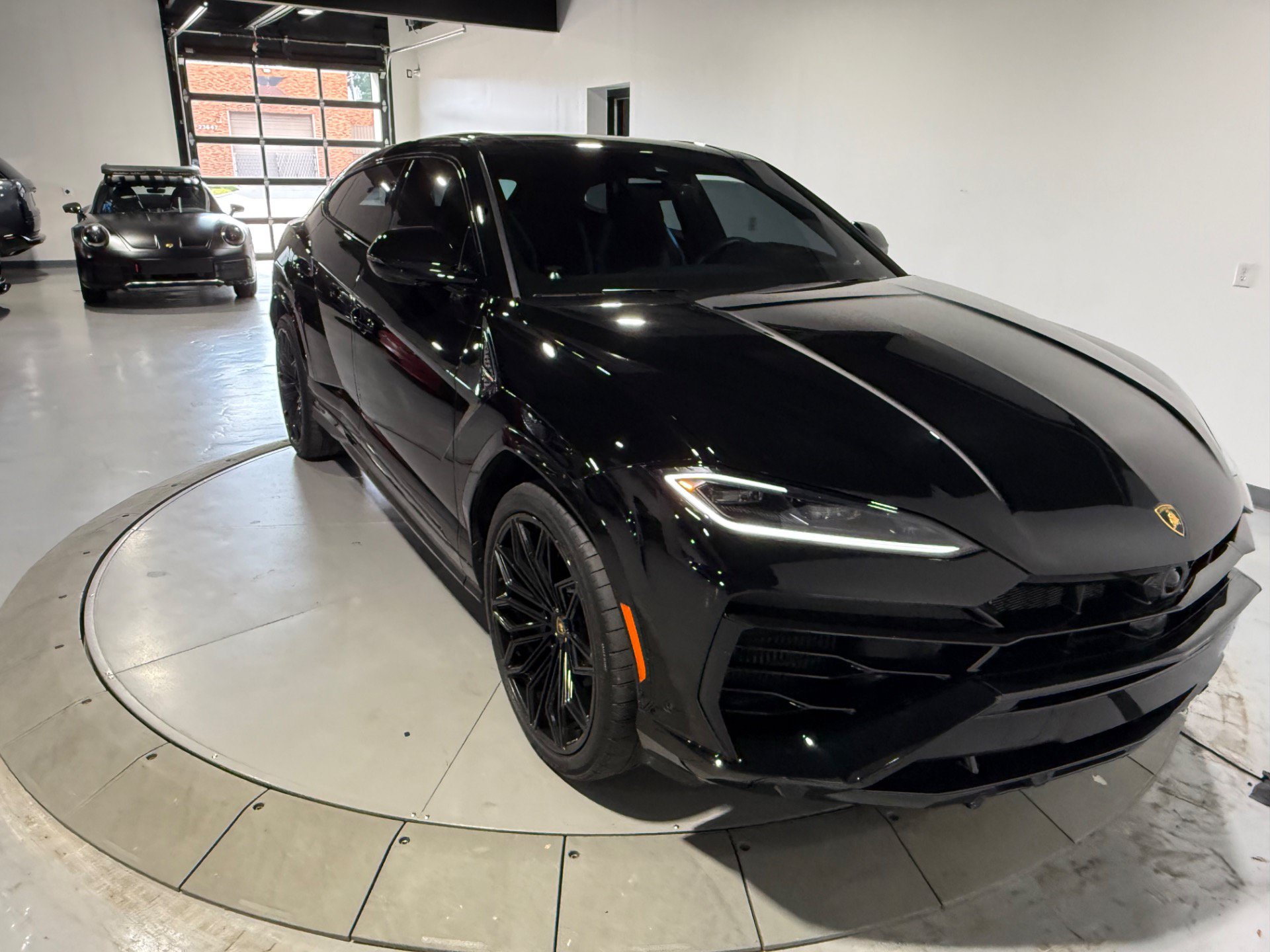 Used 2025 Lamborghini Urus SE AWD/4WD image 5