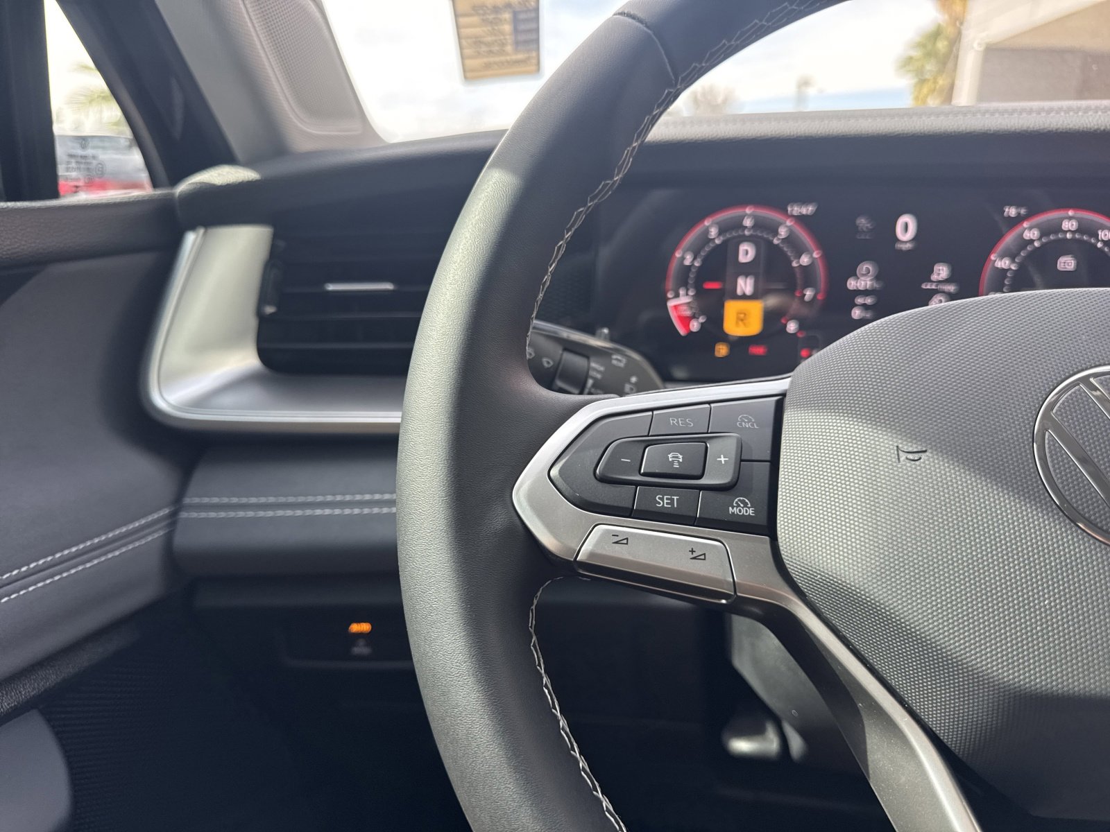 New 2026 Volkswagen Tiguan SE image 38