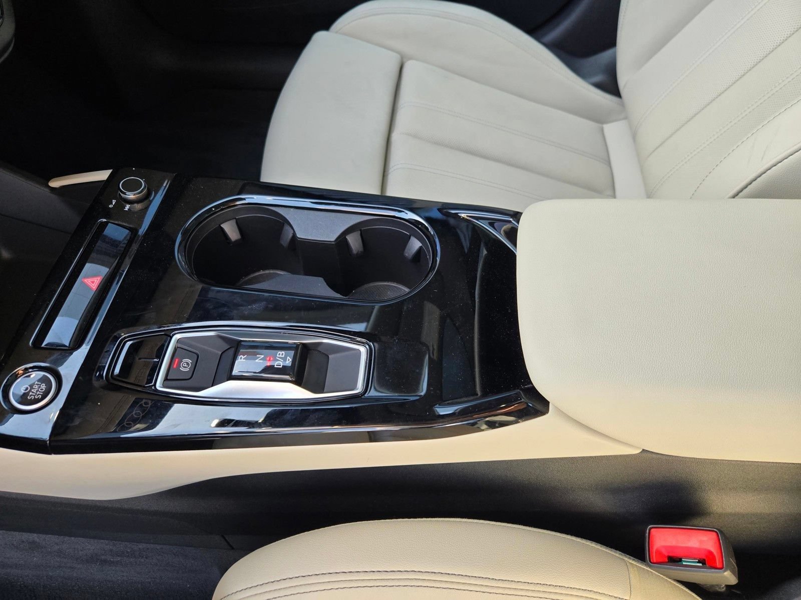 Used 2025 Audi A6 e-tron Prestige w/ Beige Warm Weather Package RWD image 24