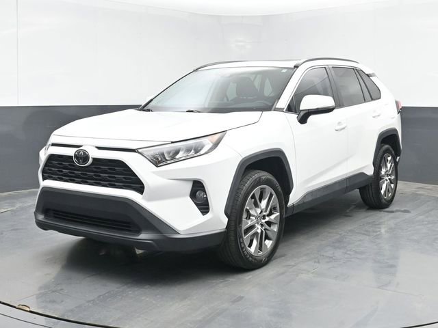 Used 2020 Toyota RAV4 XLE Premium image 10