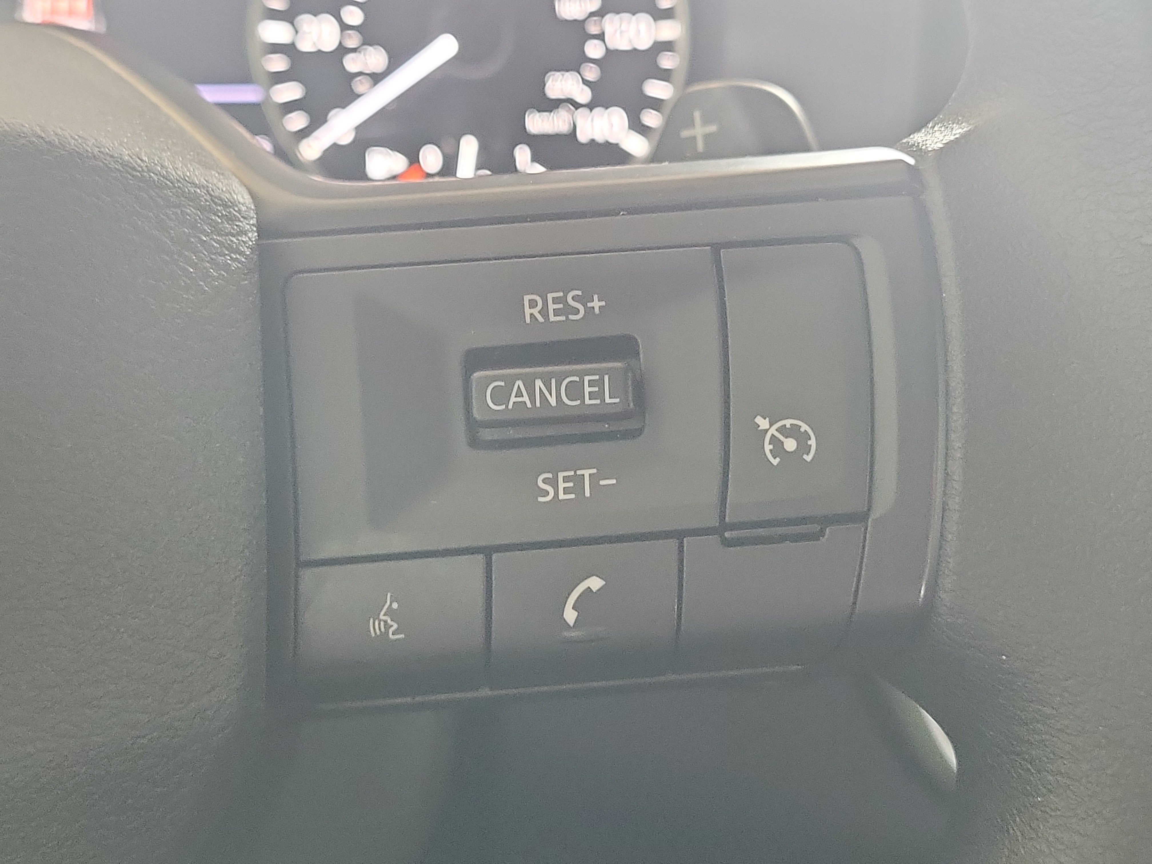 Used 2025 Nissan Rogue S FWD image 21