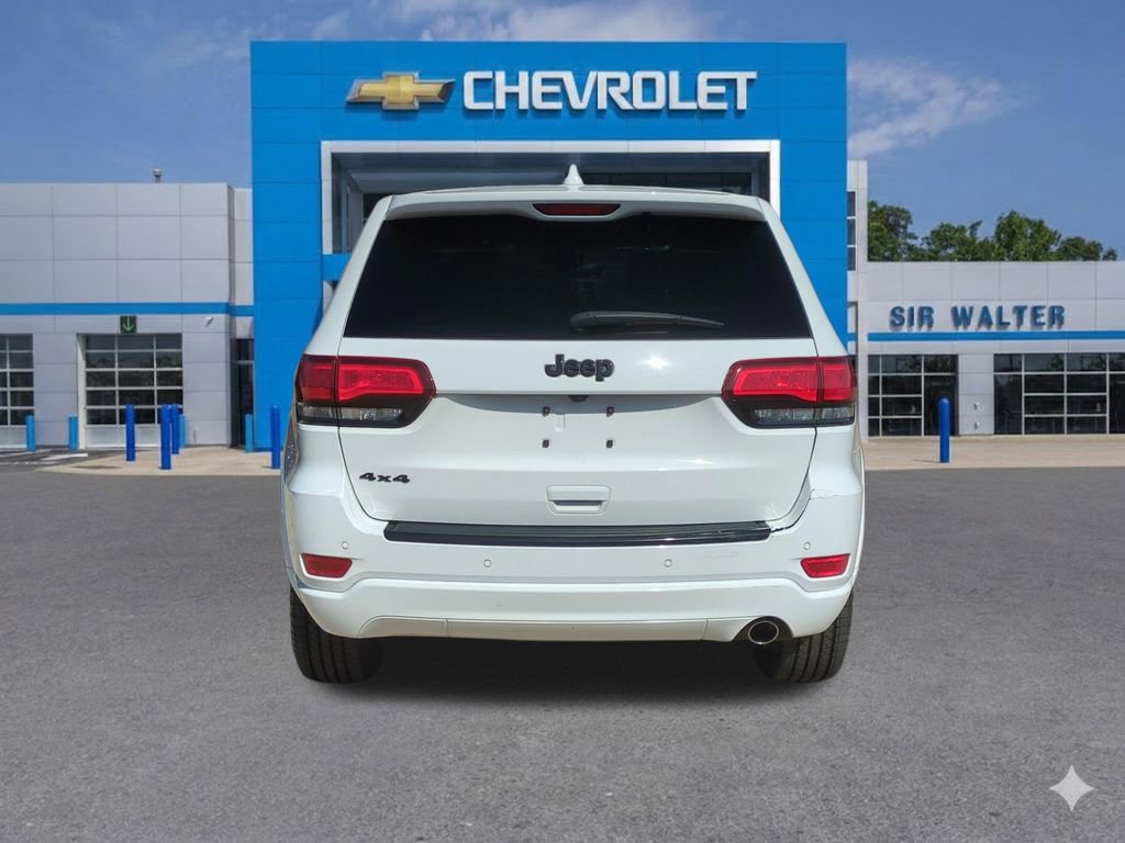 Used 2017 Jeep Grand Cherokee Altitude image 5