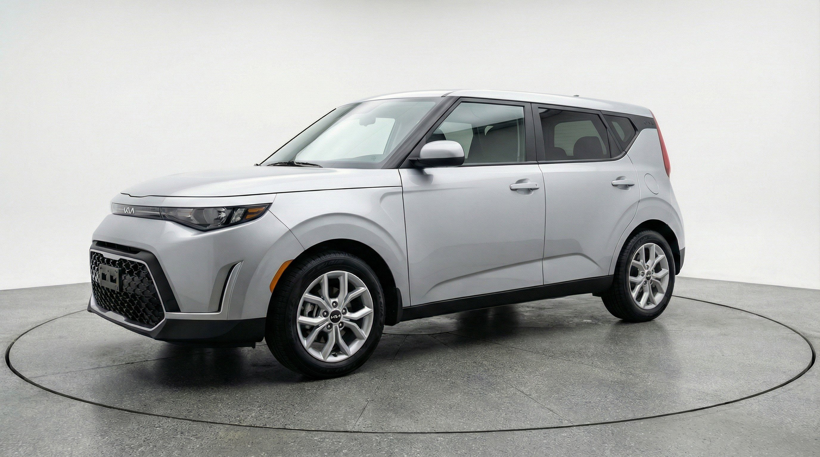 Used 2025 Kia Soul LX w/ LX Technology Package image 3