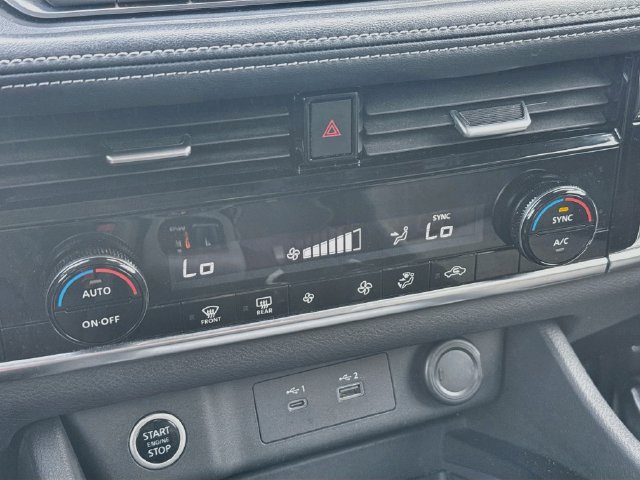 Used 2022 Nissan Rogue SV AWD/4WD image 19
