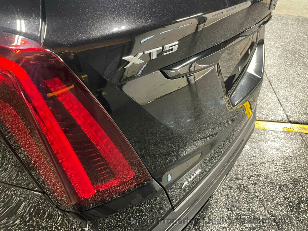 Used 2022 Cadillac XT5 Premium Luxury w/ LPO, ONYX Package AWD/4WD image 9