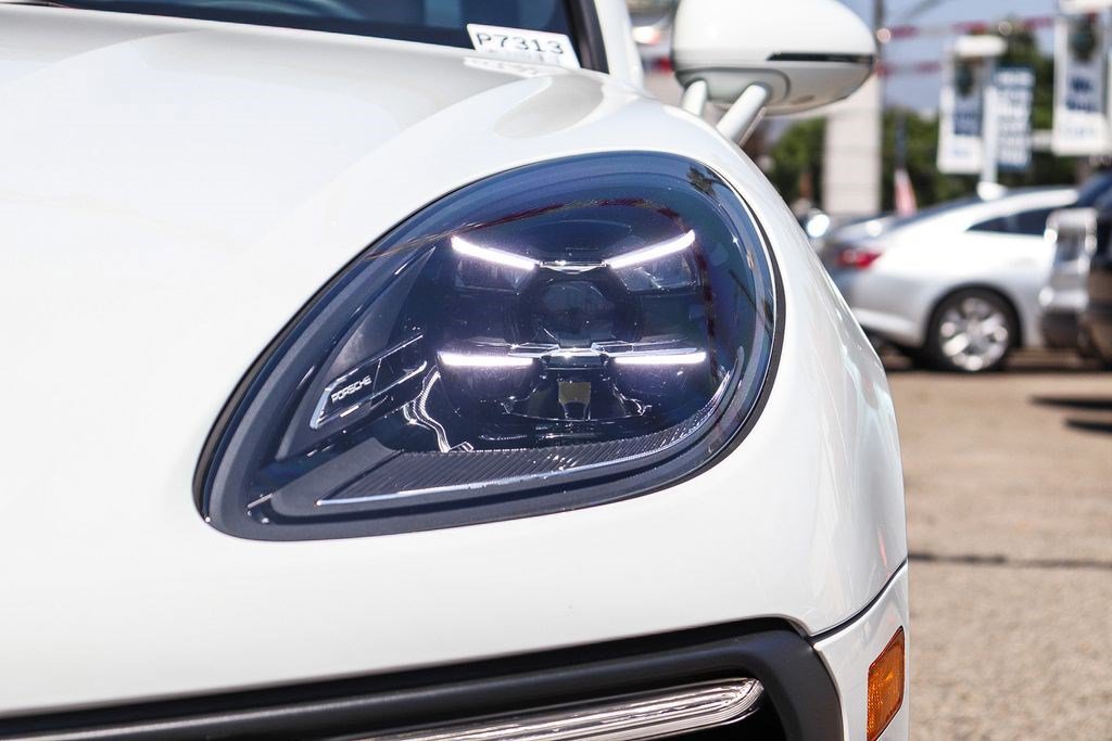 Used 2024 Porsche Macan AWD/4WD image 4
