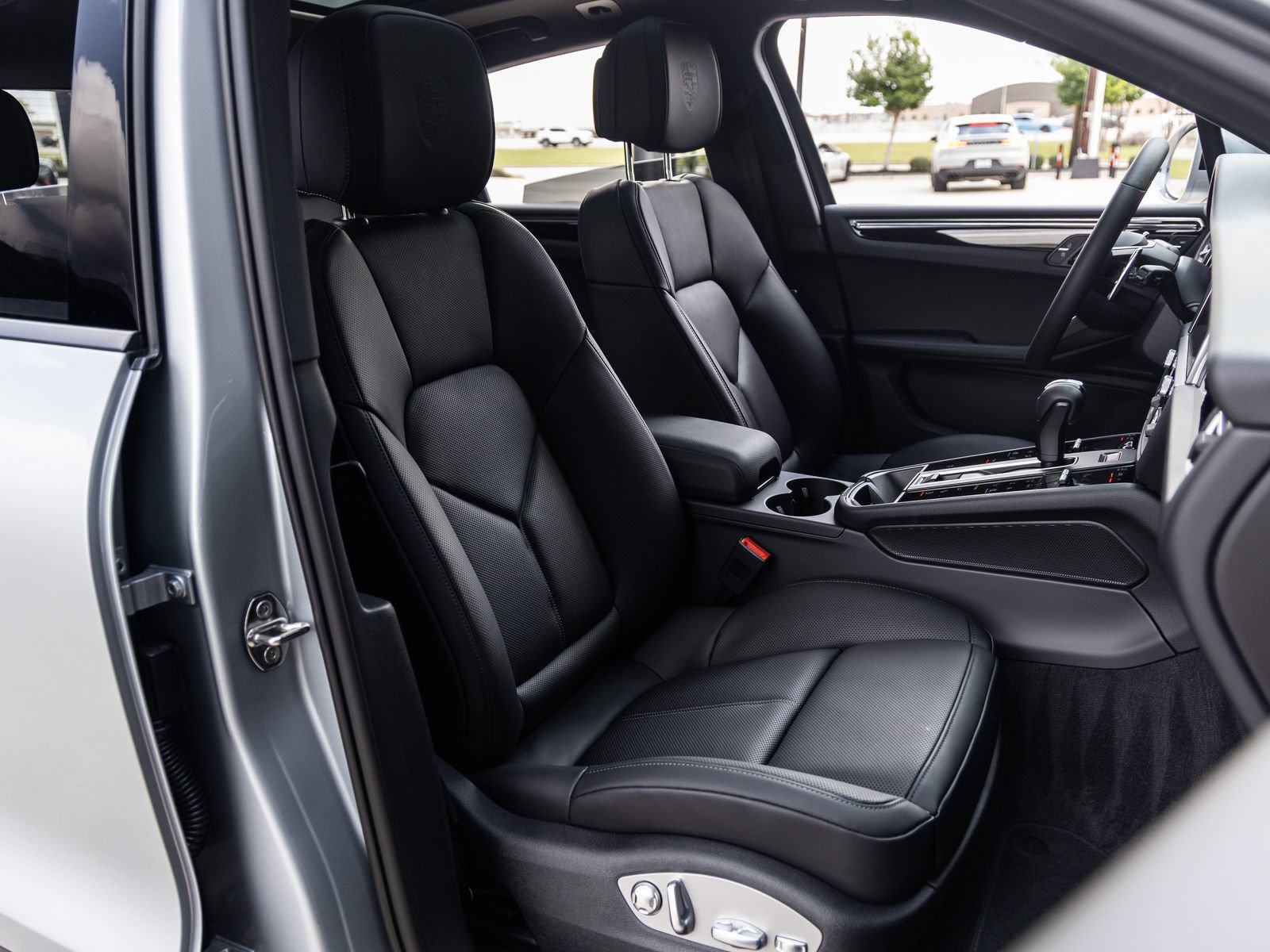 Certified 2026 Porsche Macan AWD/4WD image 46