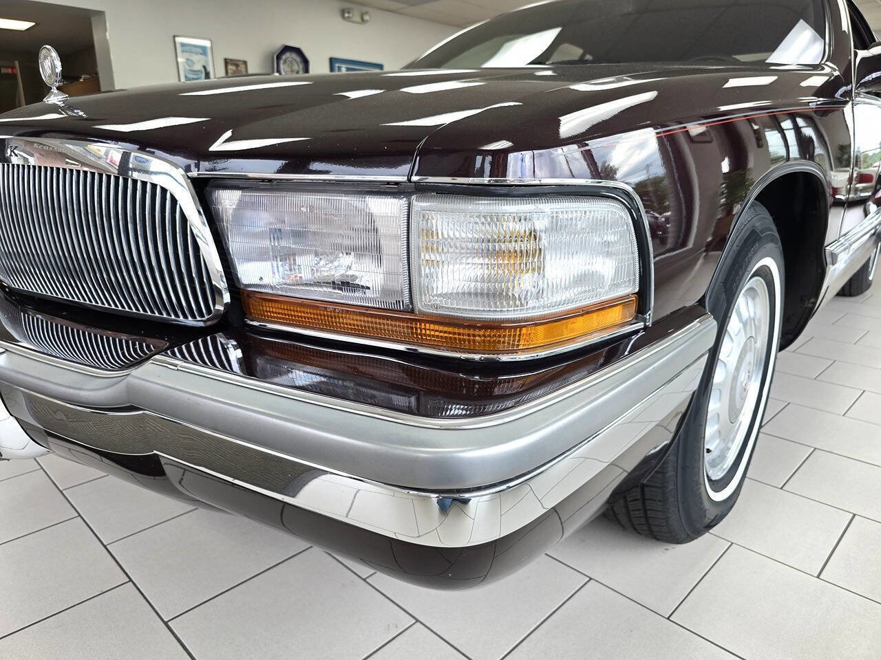 Used 1996 Buick Roadmaster Sedan RWD image 9