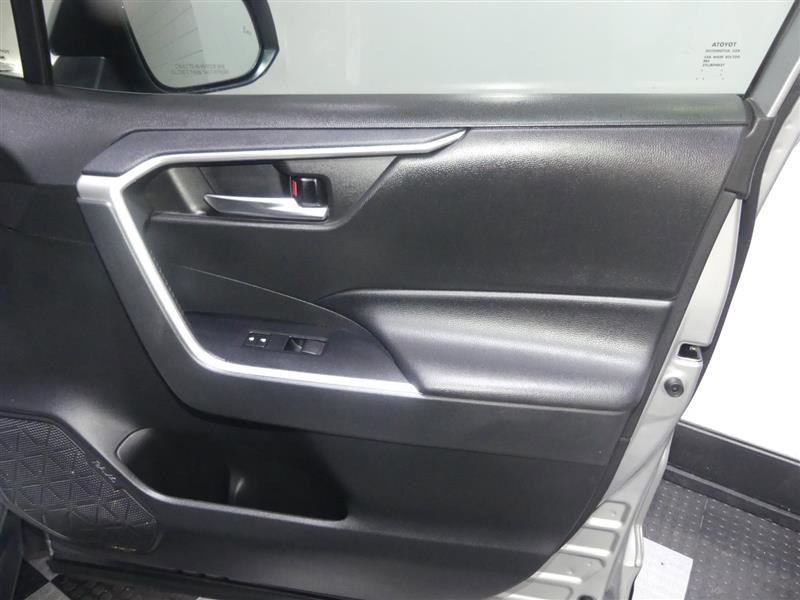 Used 2019 Toyota RAV4 XLE w/ Convenience Package image 19