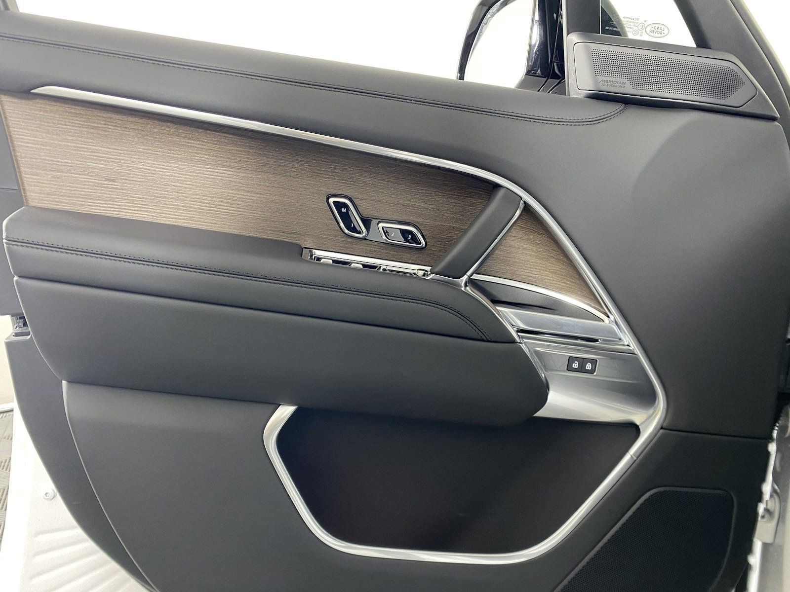 New 2025 Land Rover Range Rover SE image 15