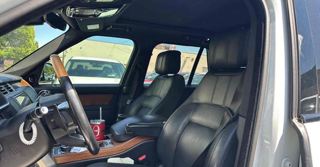 Used 2019 Land Rover Range Rover Supercharged AWD/4WD image 2