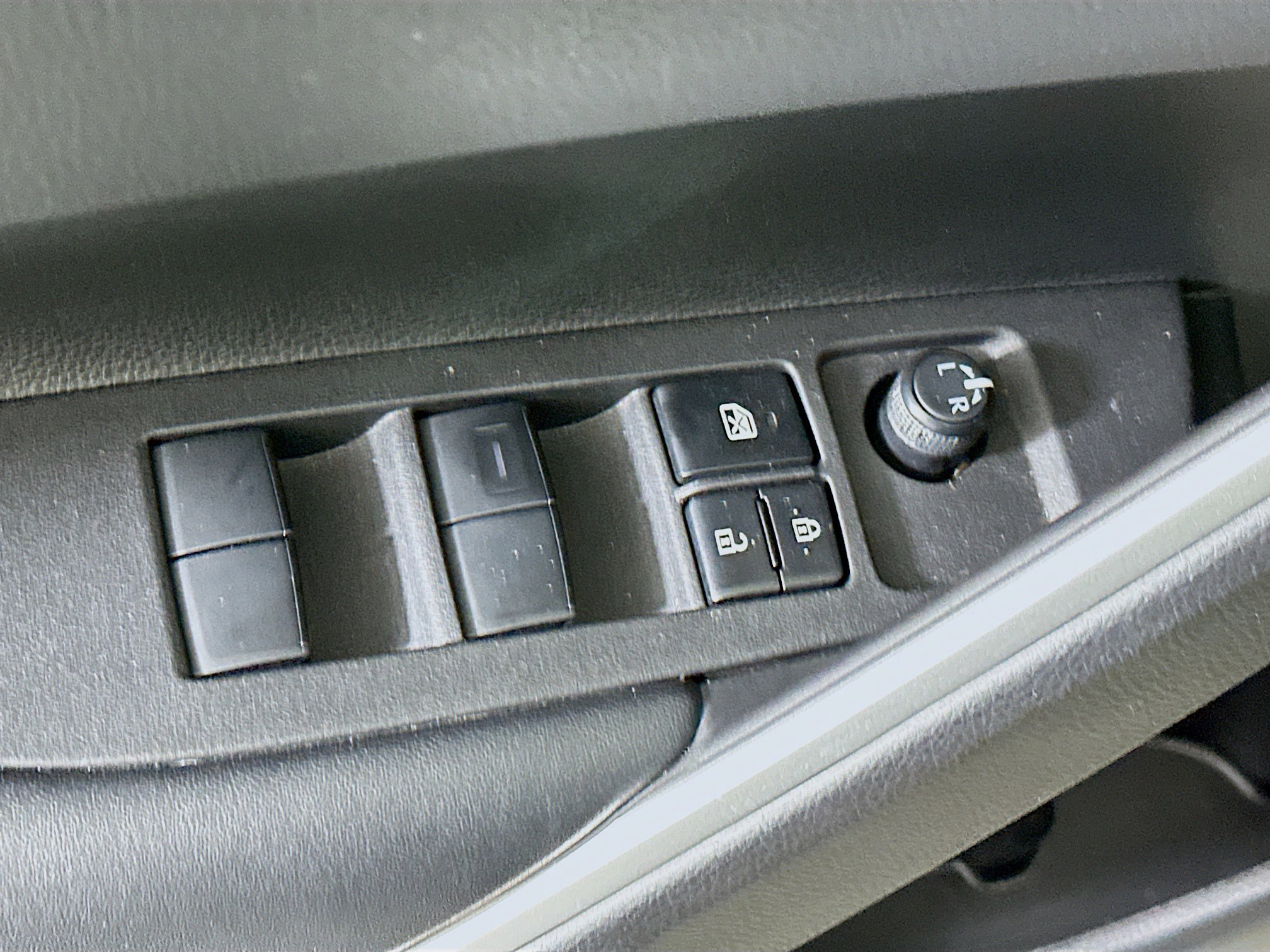 Used 2024 Toyota Corolla Cross LE w/ Moonroof Package image 15