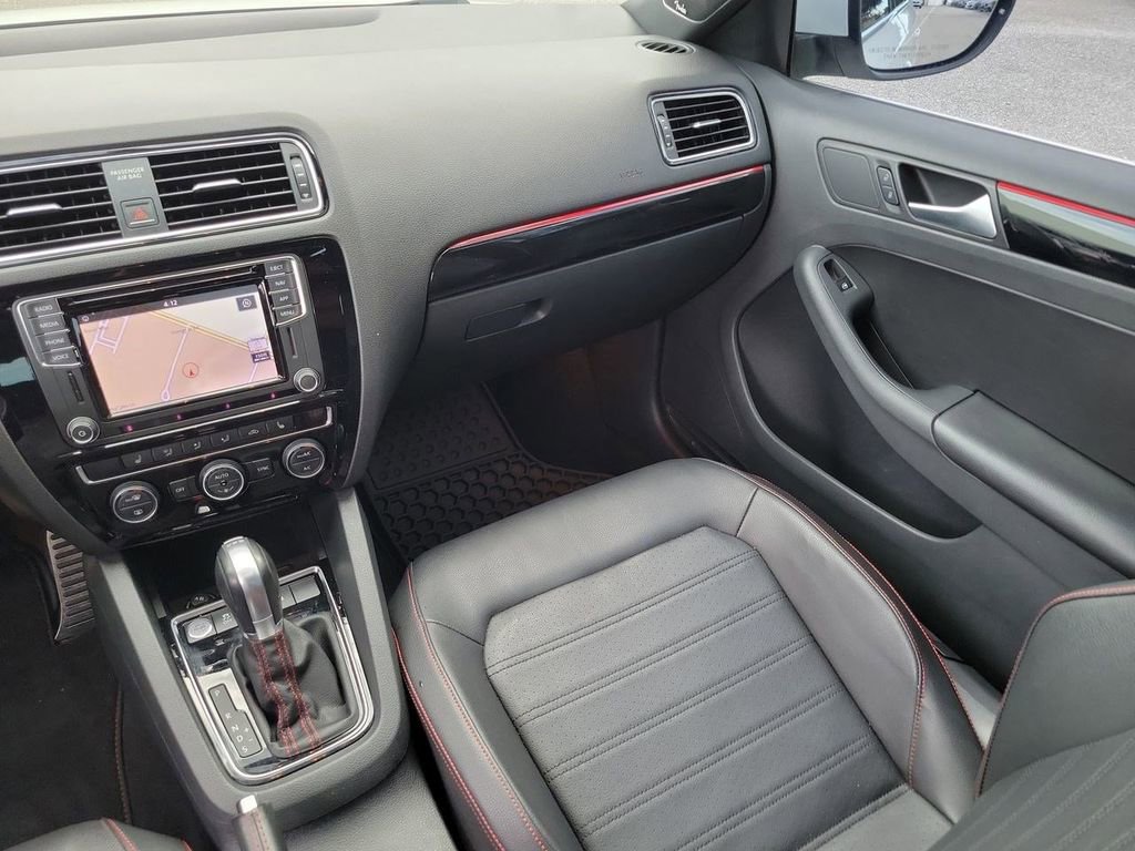 Used 2018 Volkswagen Jetta GLI image 3