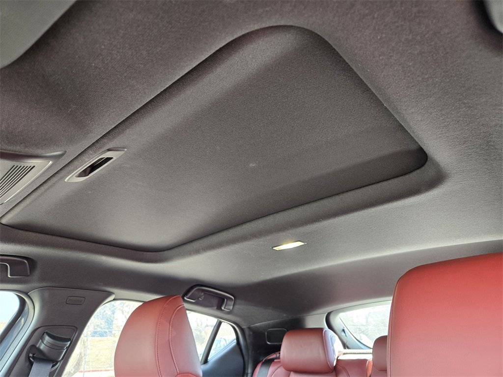 Used 2021 MAZDA MAZDA3 Hatchback w/Premium Plus Pkg image 25