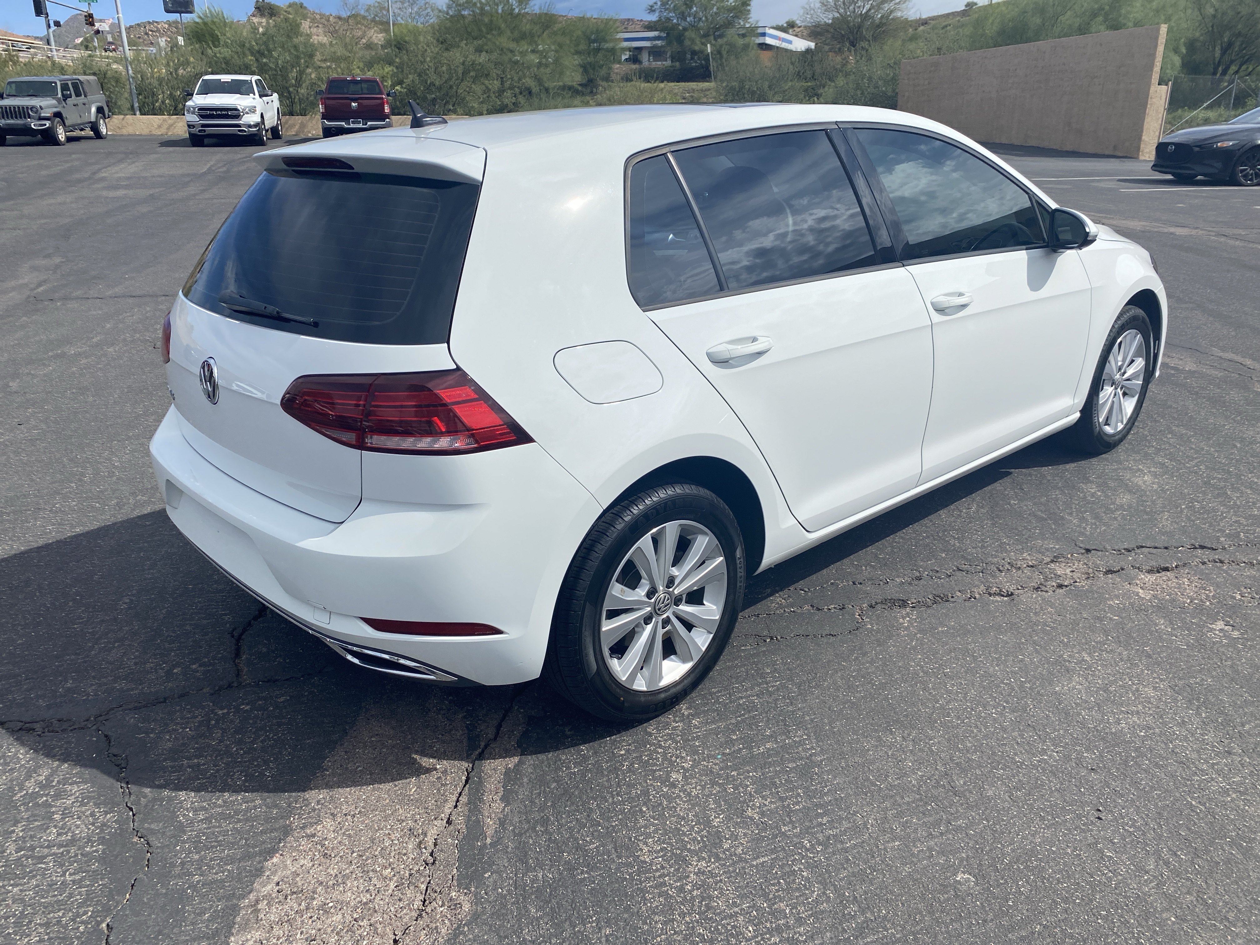Used 2020 Volkswagen Golf 4-Door FWD image 5