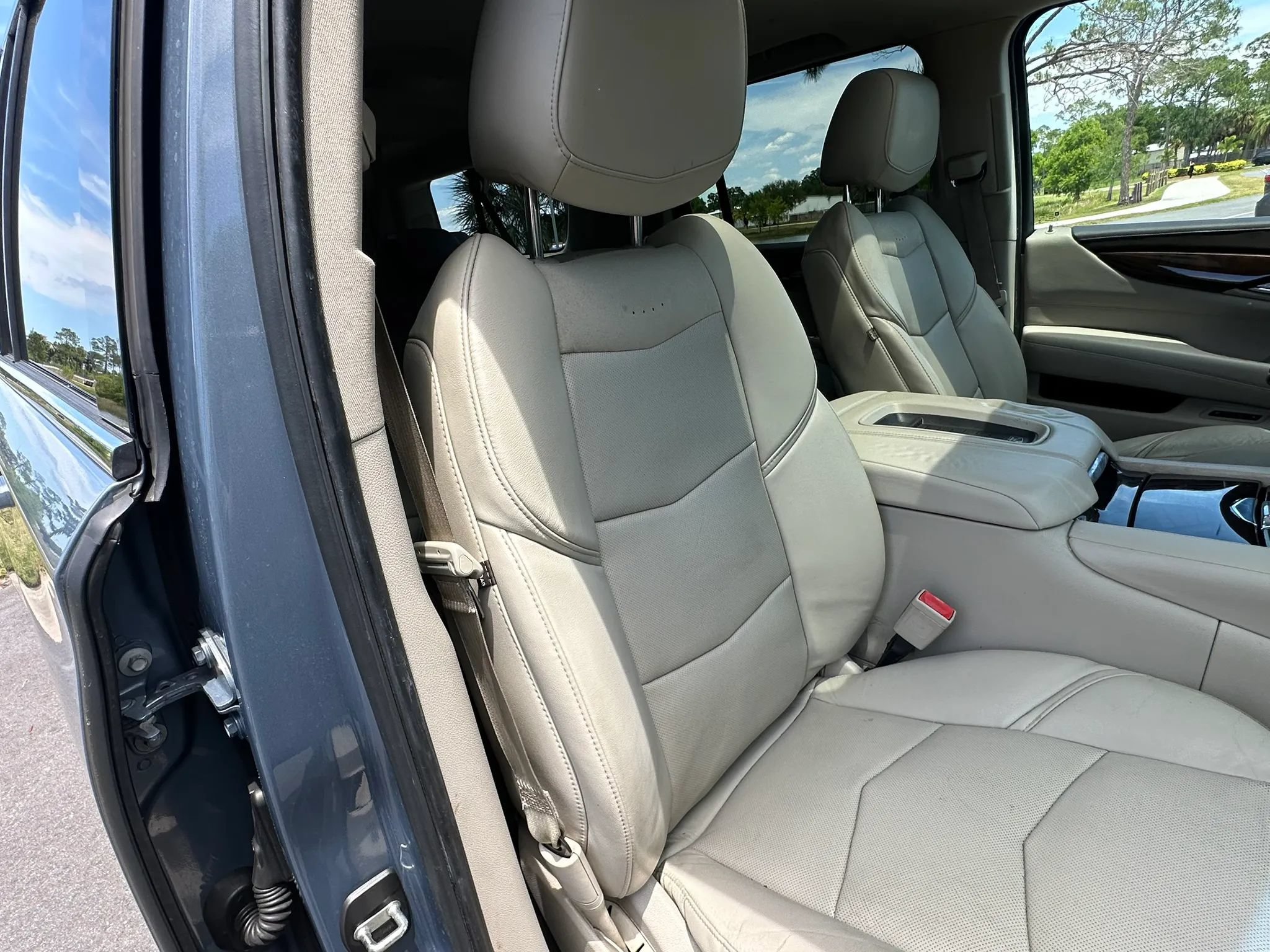 Used 2016 Cadillac Escalade ESV Luxury AWD/4WD image 14