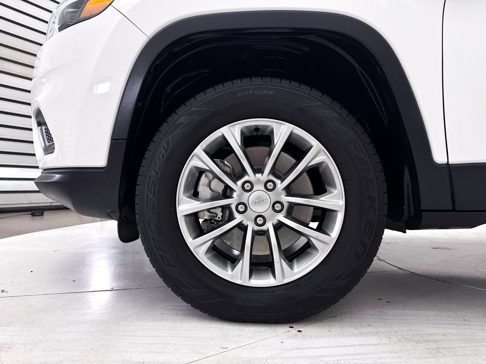 Used 2019 Jeep Cherokee Latitude Plus w/ Comfort/Convenience Group AWD/4WD image 15