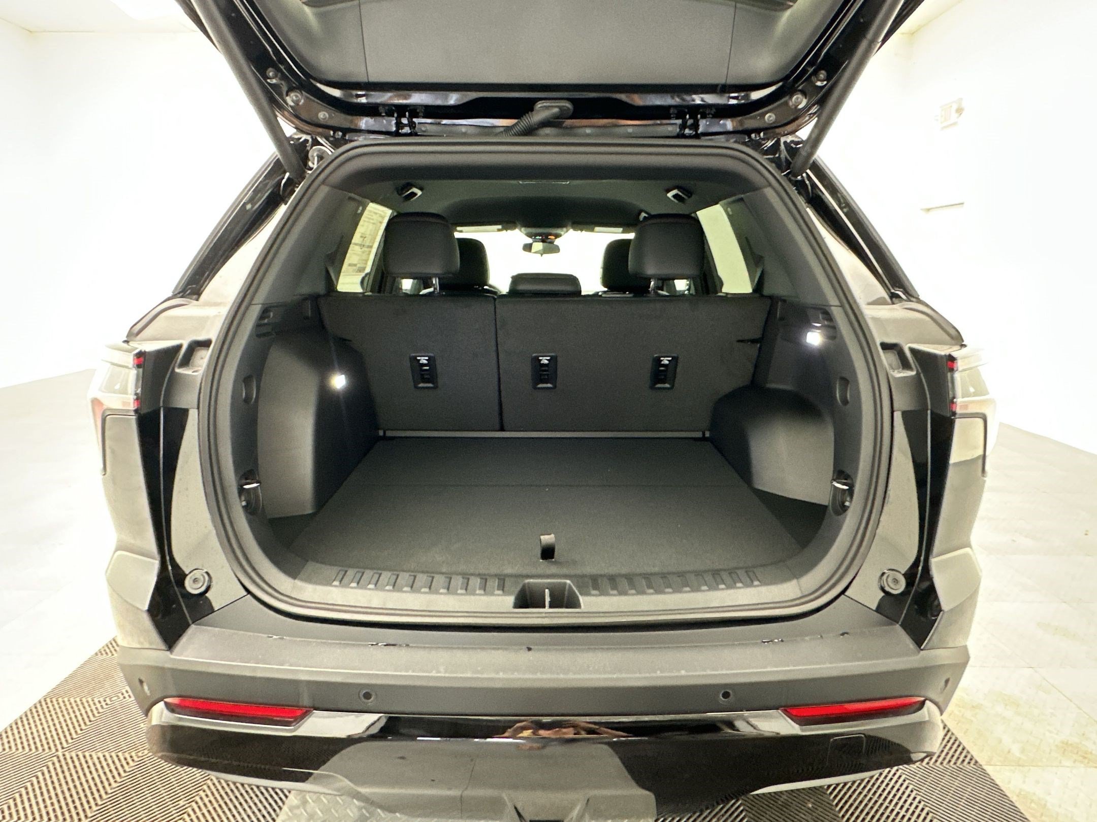 New 2027 Chevrolet Equinox RS w/ LPO, Floor Liner Package AWD/4WD image 24