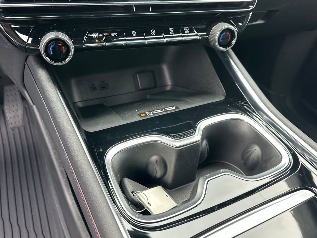 New 2026 Chevrolet Traverse RS w/ LPO, Floor Liner Package FWD image 23
