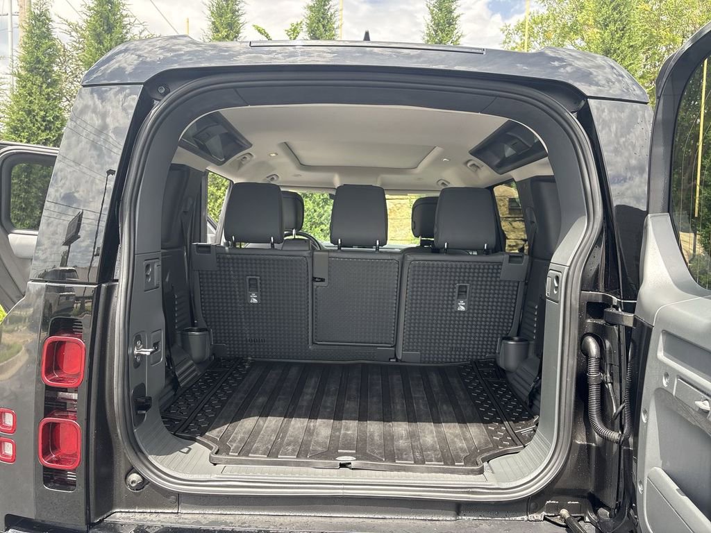 Certified 2024 Land Rover Defender 110 X-Dynamic SE AWD/4WD image 18